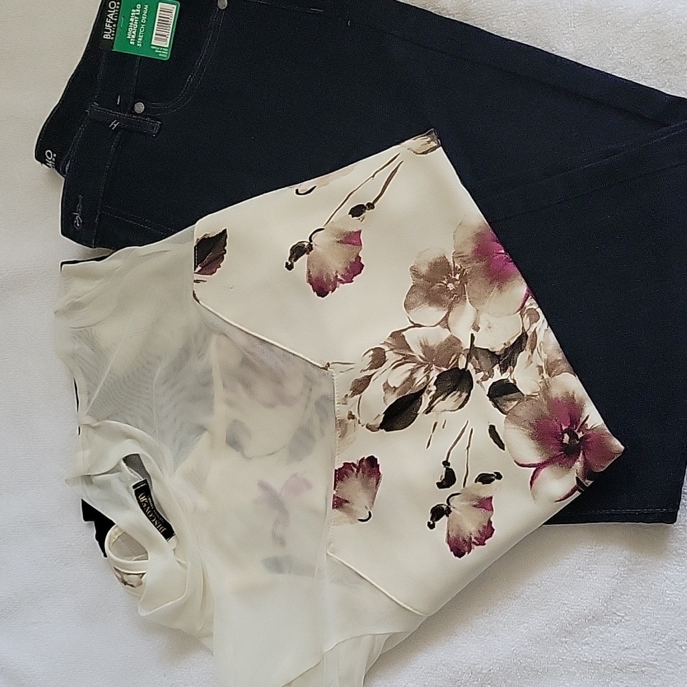 Discovery bodies floral shirts size XL / jeans new with tag size 12